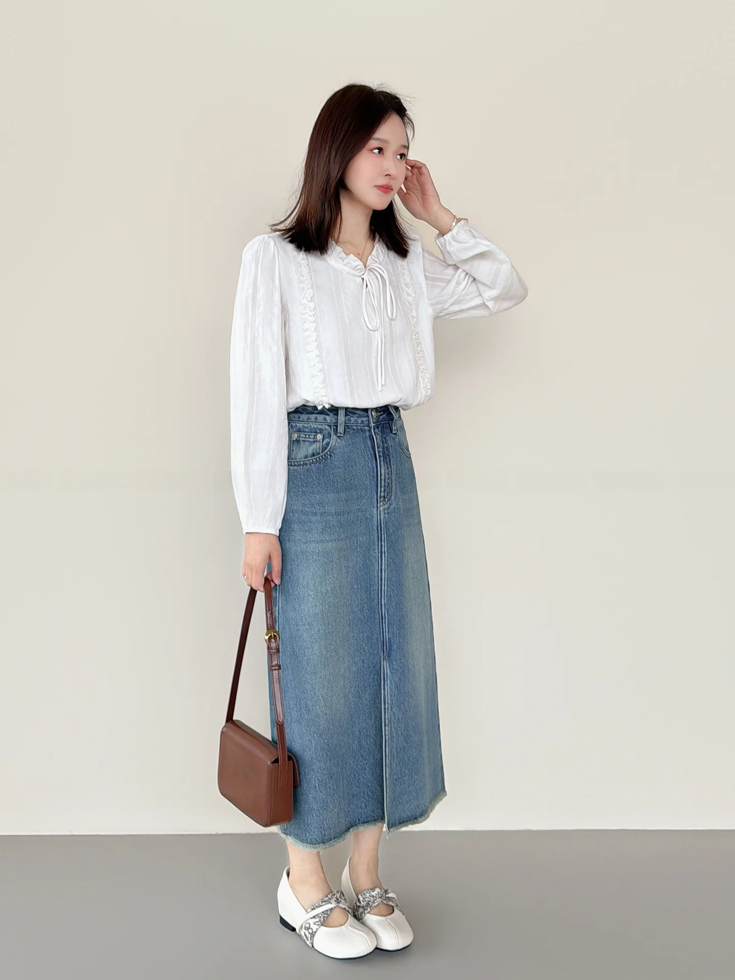 

Spring Fashion Pure Cotton Long Sleeve Blouse Women's Loose Shirt with Lace Collar Tied Korean Style Breathable Casual Wear