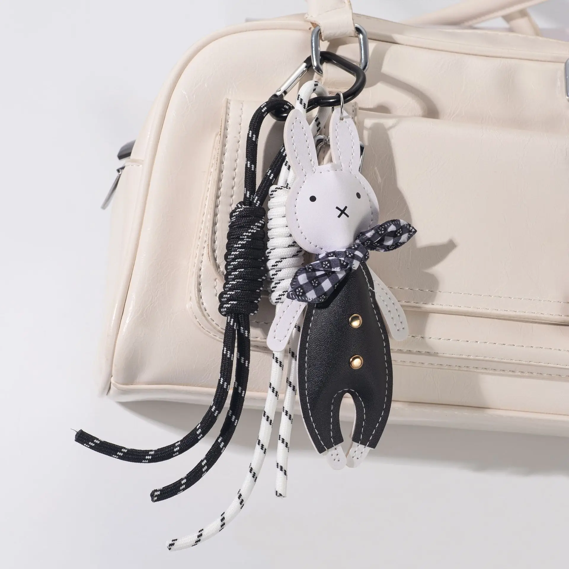 Nouveau mignon sac en cuir pendentif écharpe lapin poupée pendentif cartable voiture lanière Premium porte-clés accessoires sac pièces accessoires