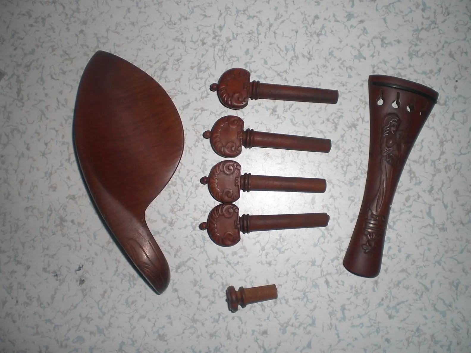 

1 Set Quality Jujube Violin Fitting 4/4 Carved Tailpiece Pegs and Chin Rest