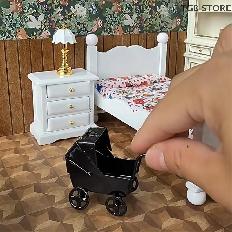 1:12 Poppenhuisminiaturen Zwart Smeedijzeren Kinderwagen Model Poppenhuis Slaapkamer Scène Decor Ornamenten Fantasiespel Speelgoed DIY
