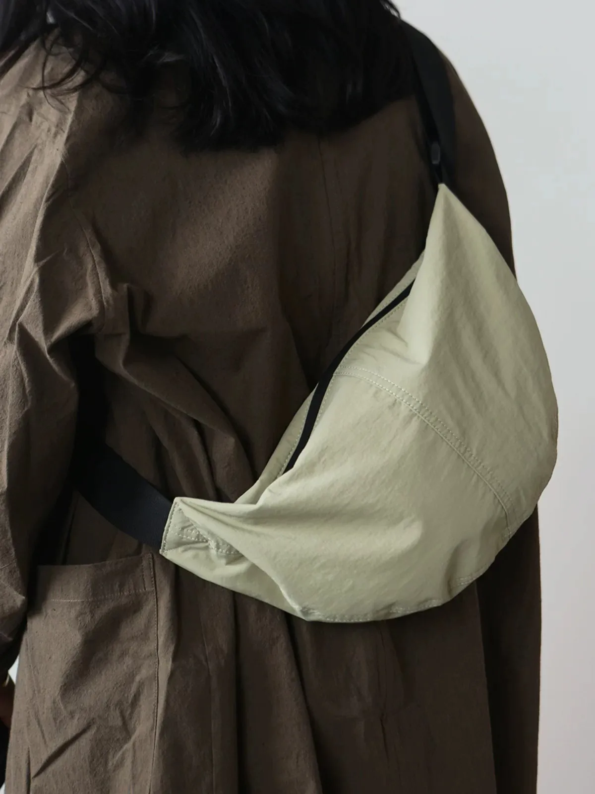 nouveau-sac-decontracte-en-nylon-pour-femme-sac-bandouliere-simple-et-leger-sac-lune-a-anse-unique-poignee-souple-ete-2026