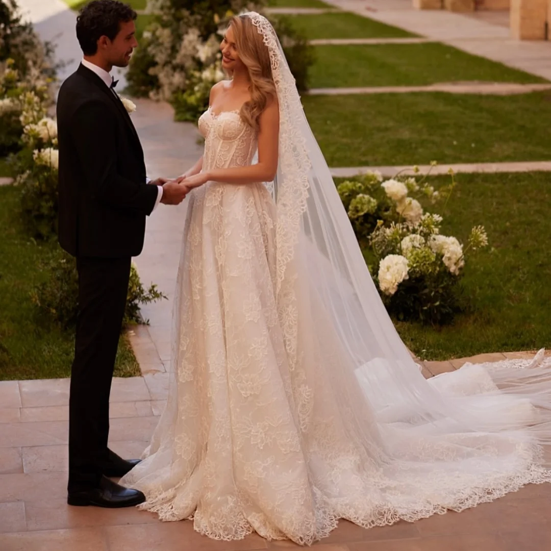 

Gorgeous Lace Long Sleeves Wedding Dresses O-neck Illusion A-line Floral Floor-Length Evening Gowns Church Luxury Bridal Dress