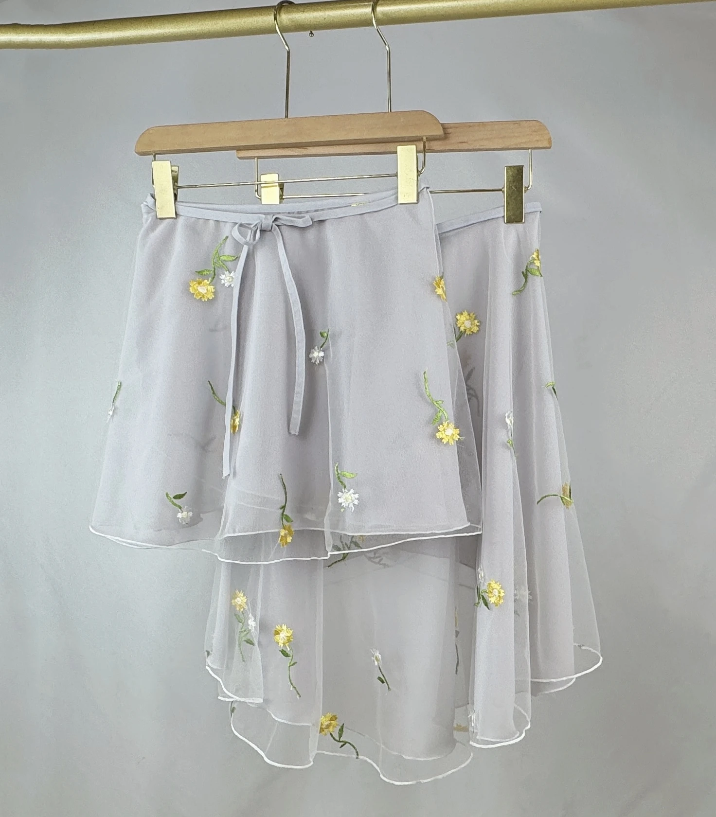 Costume de danse de ballet personnalisé pour femmes adultes, jupe brodée de fleurs double couche, une pièce à lacets, demi-corps, jupe d'entraînement tutu