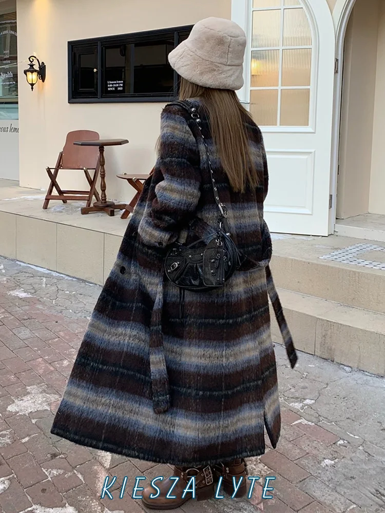 

Vintage Plaid Wool Blend Coat Slim With Belt for Women Loose Silhouette Thickened woolen overcoat winter women coat warm 2024