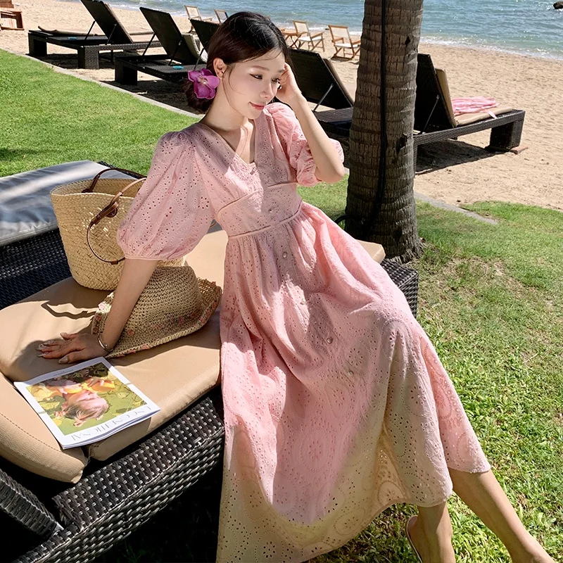 

Розовое кружевное платье с рукавами-фонариками для женщин, летнее пляжное, с вышивкой, V-образным вырезом, длинное, с завышенной талией