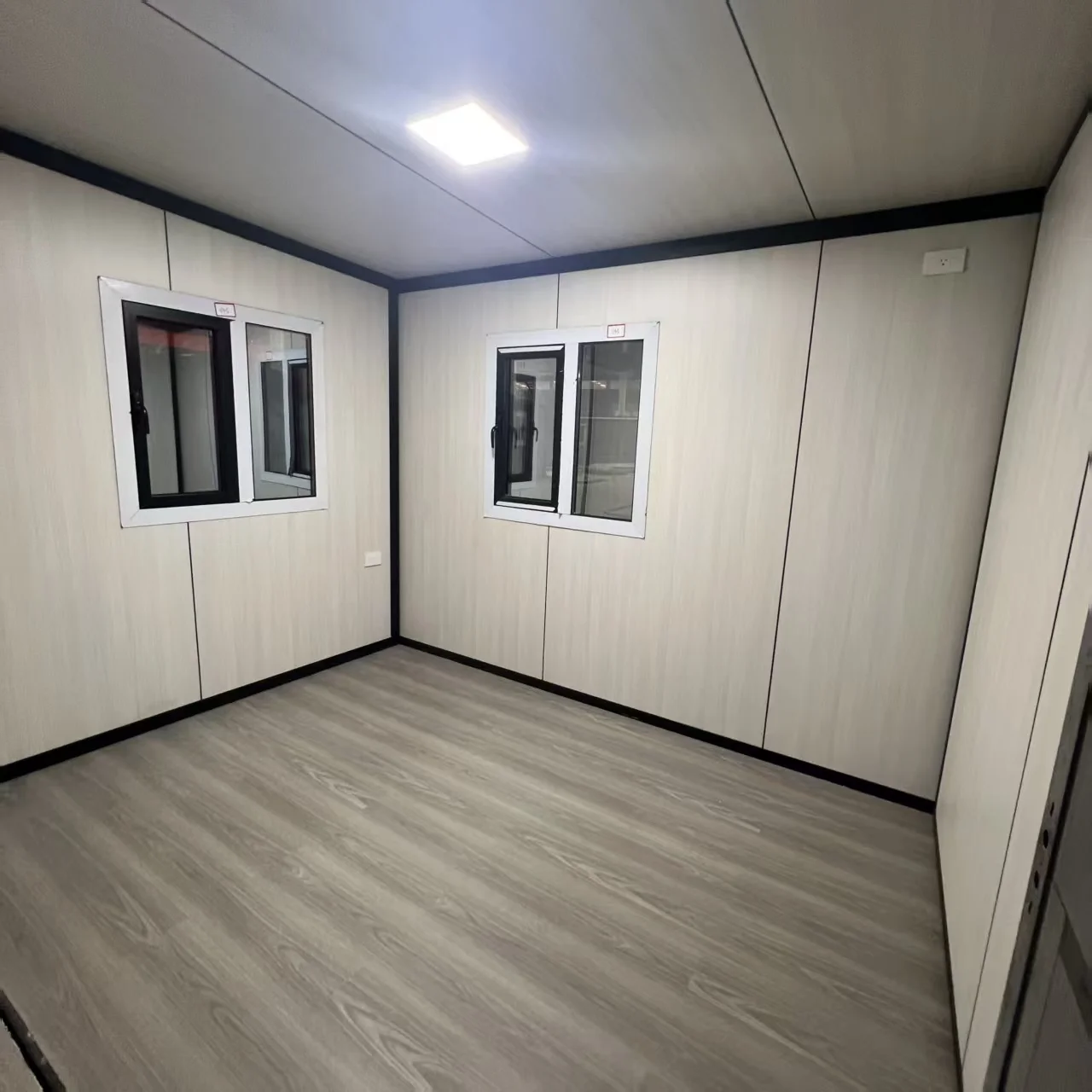 20ft 40ft Luxury Prefab Villa Expandable Portable Home with 3 Bedrooms Prefabricated Container House