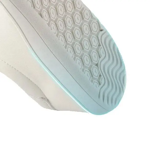 

New 2025 hot sale professional unisex lightweight breathable badminton shoes training shoes volleyball shoes very good