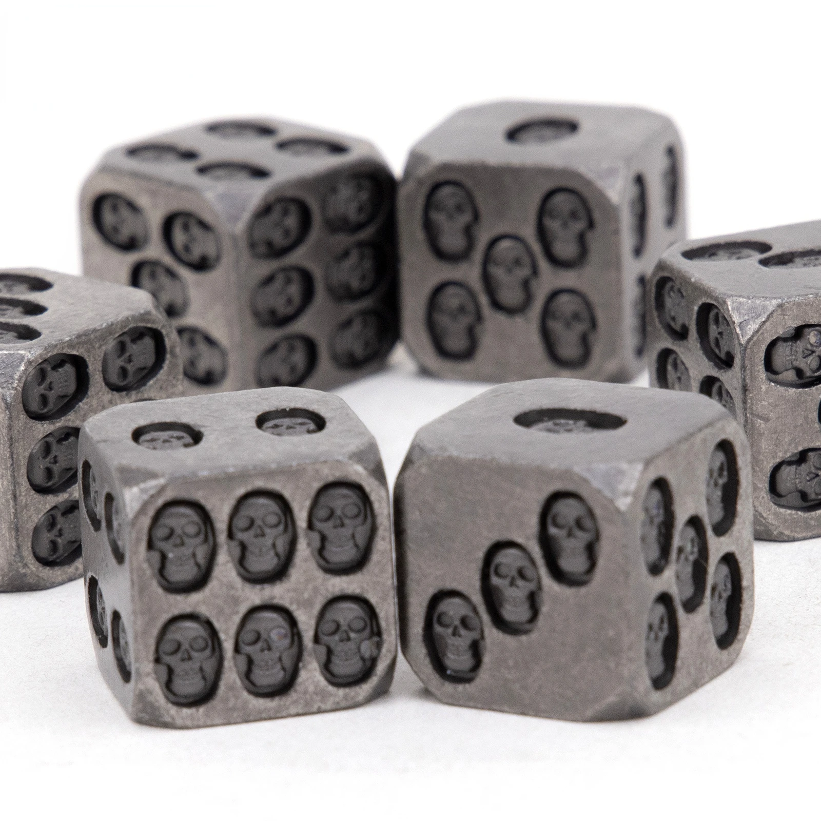 

6Pcs Halloween Skull Dices Skull Metal Dice D6 DND Dice set Role Playing Polyhedral Metal Dice D6 Table Games RPG D&D Dice Set