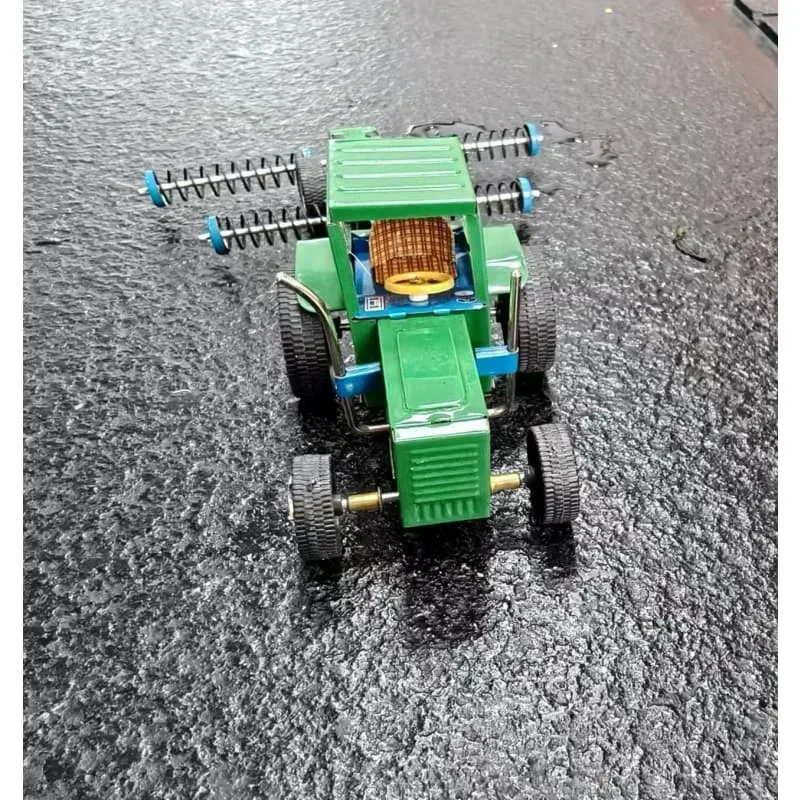 

The Tractors robot Adult Collection Retro Wind up toy Metal Tin Mechanical Clockwork figures model children Best gift