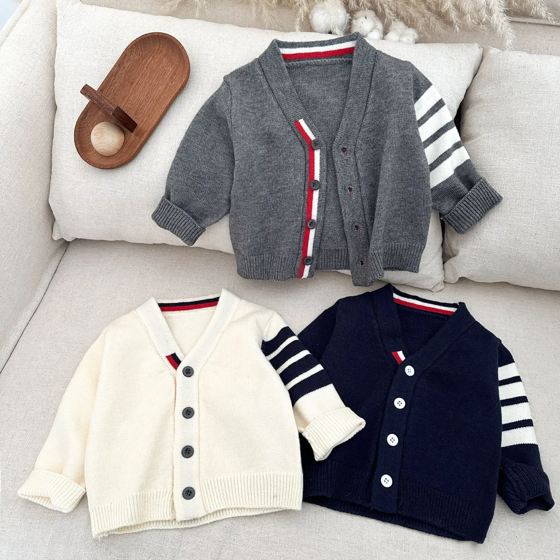 Abbigliamento per bambini Ragazzi Cardigan lavorato a maglia per bambini 2025 Primavera Autunno Nuovi ragazzi Cappotto maglione casual moda stile coreano con scollo a V