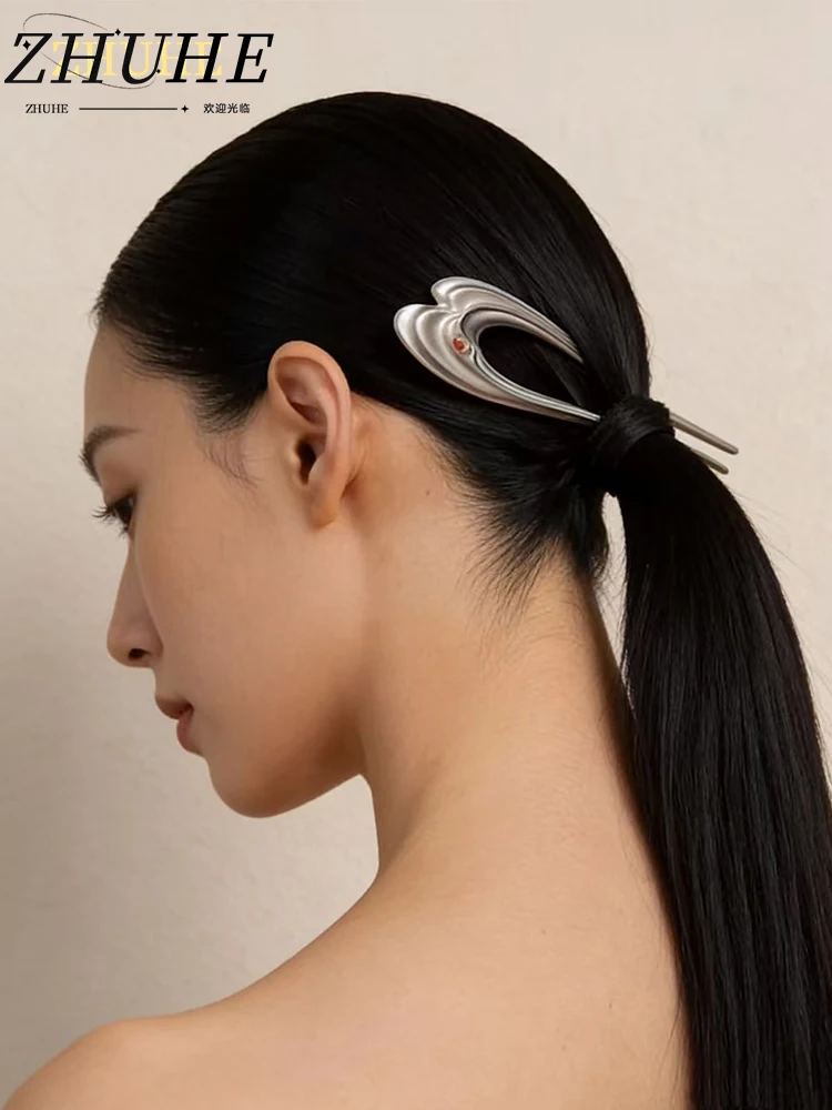 

Minimalist Modern Hair Jewelry Accessories Hair Stick for Women, Chic Heart - Shaped Hair Ornament for Elegant Updos