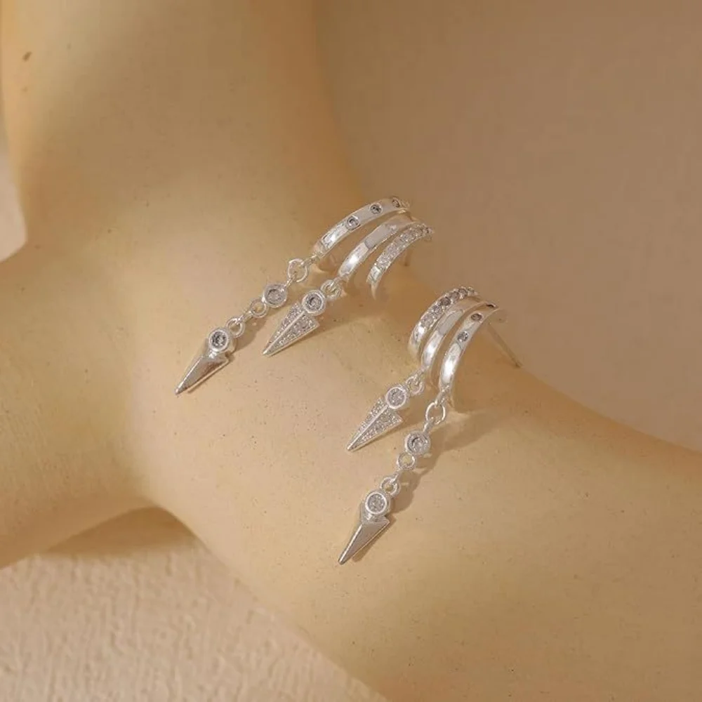 925 Silber Plattierte Dreifach-Huggie-Ohrstecker für Damen Funkelnde CZ-Ketten-Quasten Hypoallergene Hängeohrringe Schmuckgeschenke – Detail 5