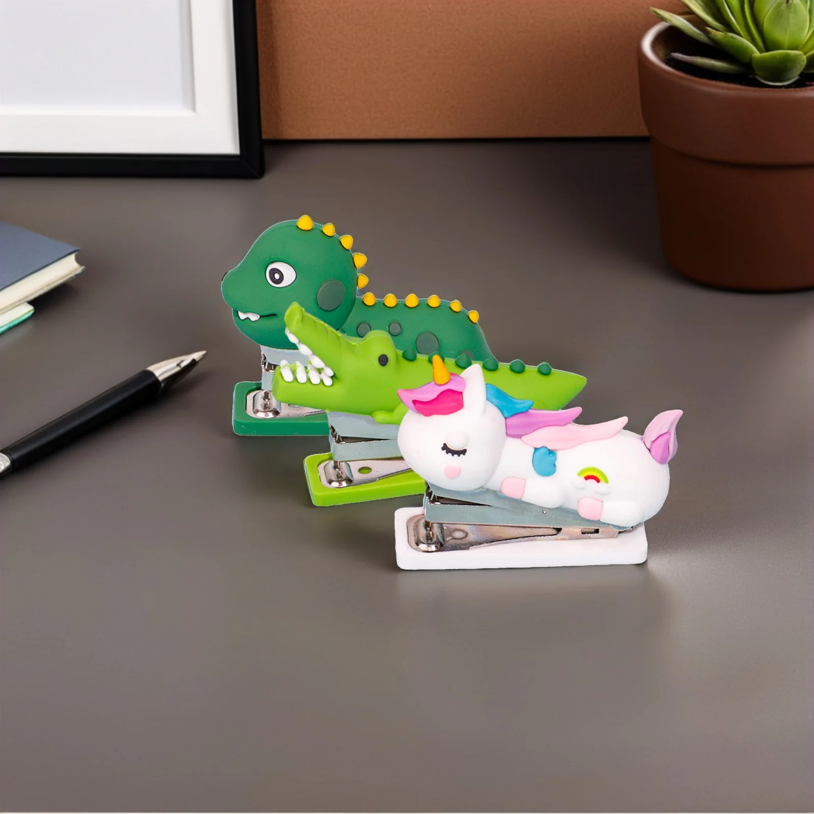 3Pcs Cartoon Mini Stapler Cute Portable Office Desk Accessory Standard Size Non Slip Support Elegance Stapler