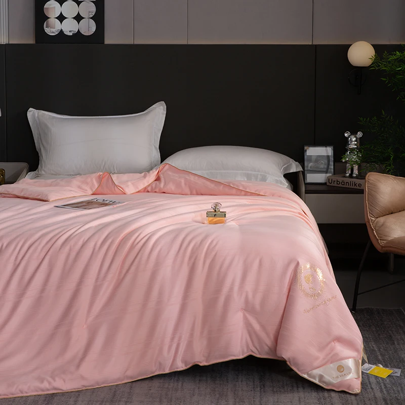 High - end 220x240 cm Summer Silk Duvet, Long - fiber Silk Filling, No Static Electricity, King Size, Luxury Style, Customizable