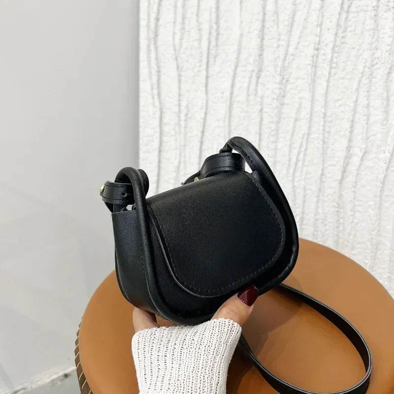 Nowa modna damska torba na jedno ramię w cukierkowym kolorze PU skórzana Mini torba Crossbody damska przenośna szminka kosmetyczka