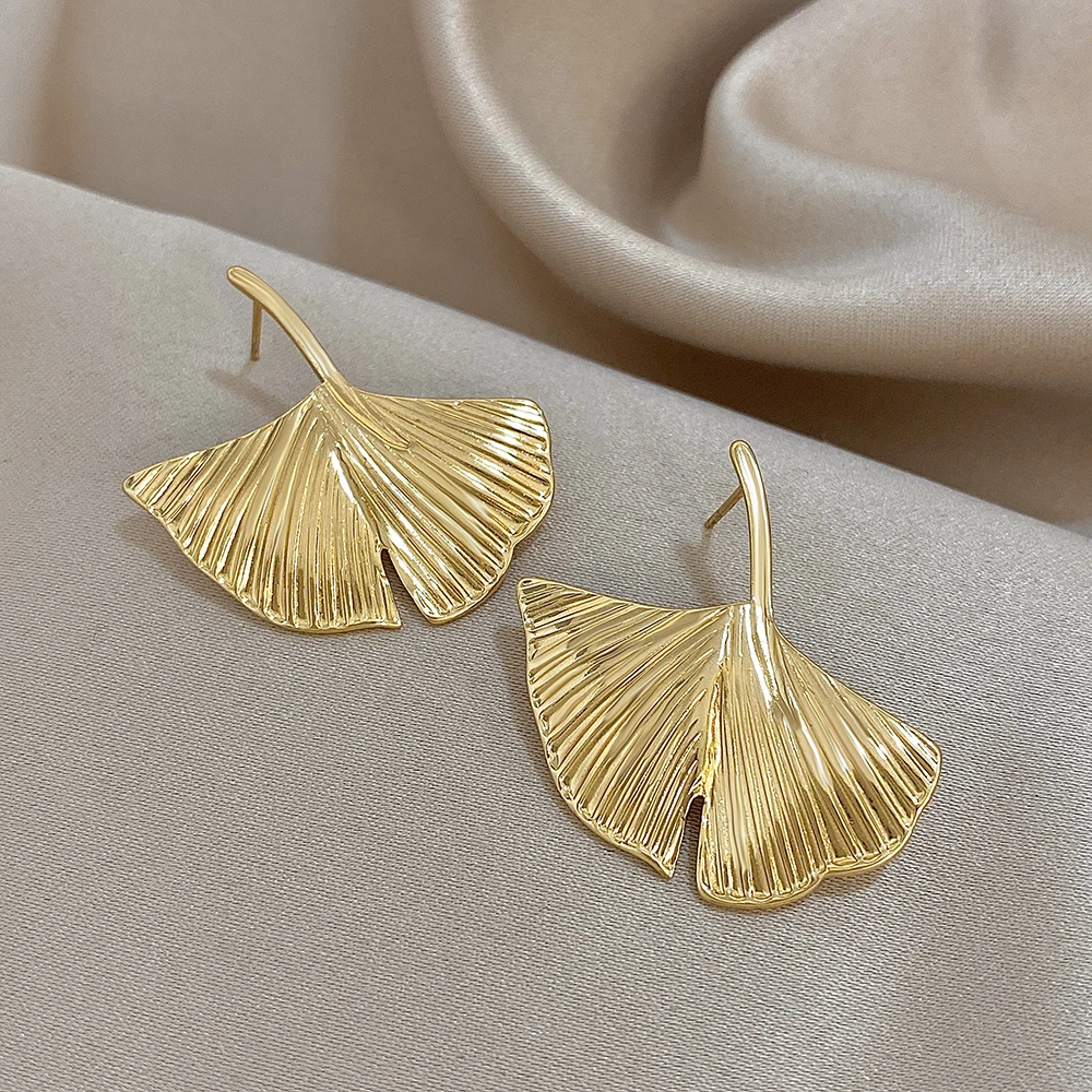 Creative Stainless Steel Gingko Leaf Stud Earrings for Women Elegant Gold Color Petal Flower Piercing Earrings Lady Jewelry Gift