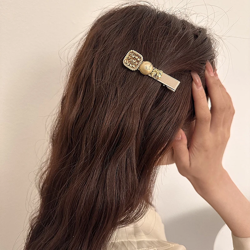 

Fresh And High-end Sweet Pearl Side Duckbill Clip Bangs Side Hairpin 2025 New High-end Rhinestone Clip