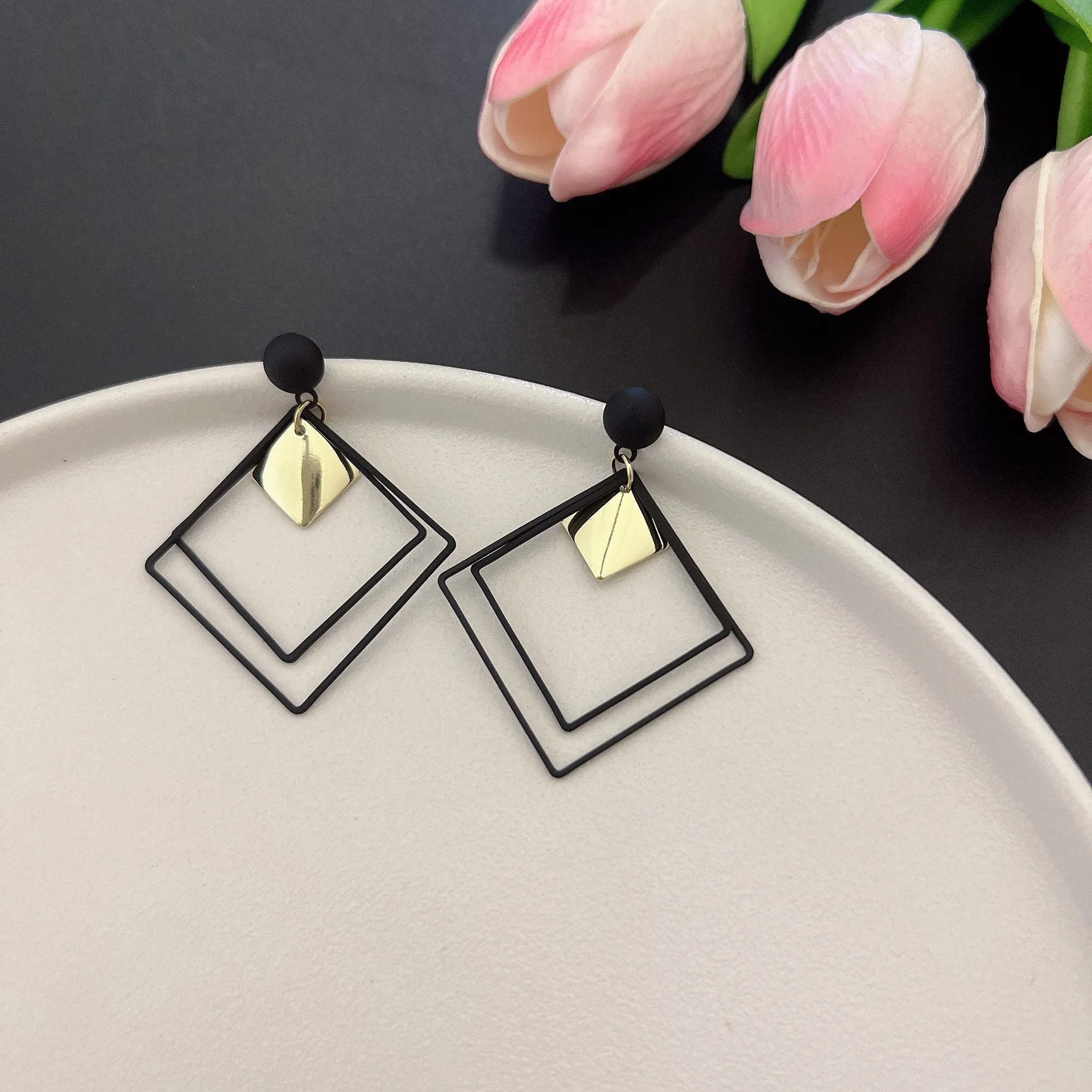 Fashion Jewelry Temperament Long Matte Pendant Earrings Korean Wild Sequins Geometric Earring Female Elegant Statement Earrings