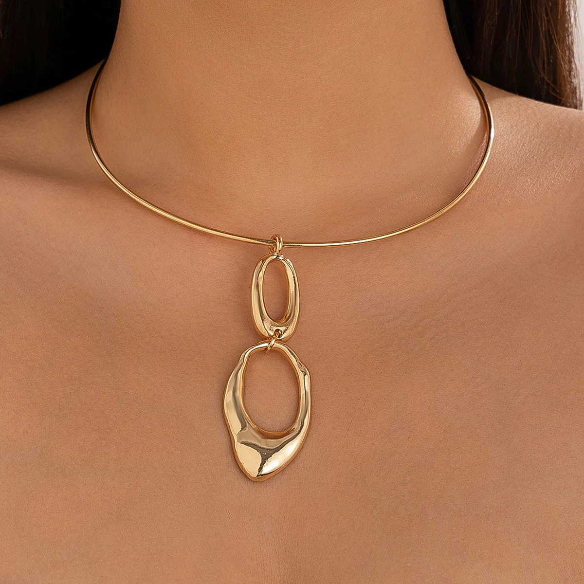 SHIXIN Elegant Geometric Circle Pendant Chunky Torques Necklace for Women Simple Choker Collar 2024 Fashion Jewelry on the Neck