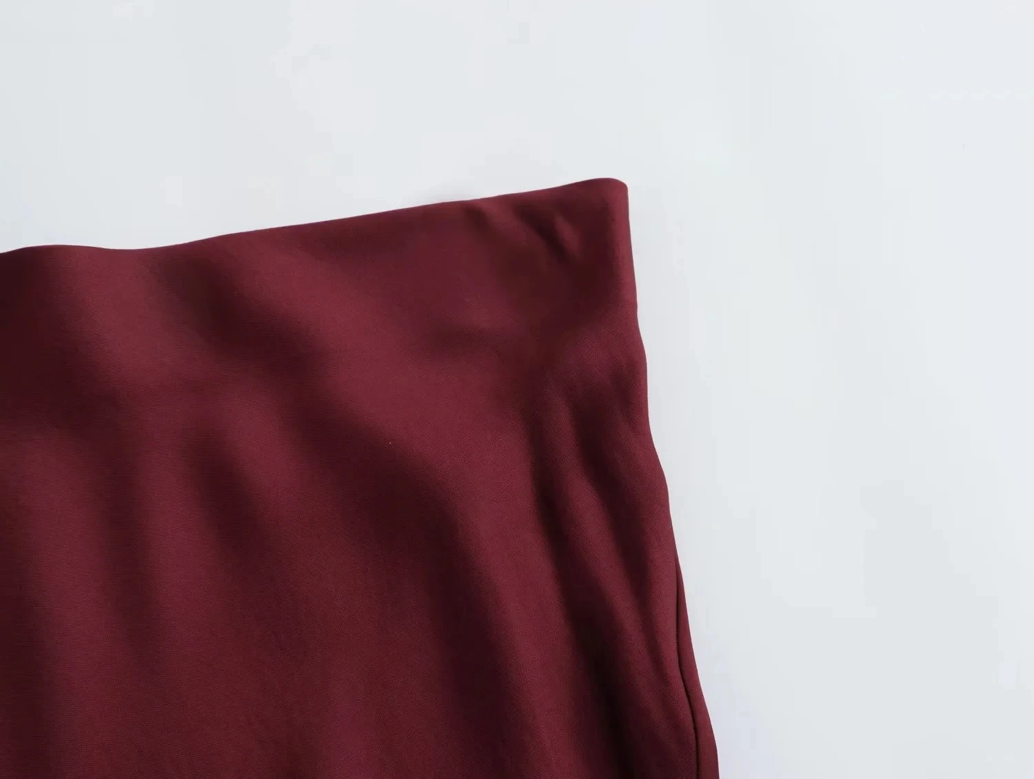 KONDALA Vintage Satin Einfarbige Lange Röcke Damen Hohe Taille Elastische Seidige Röcke Mode 2025 Frühling Elegante Gerade Röcke – Detail 2