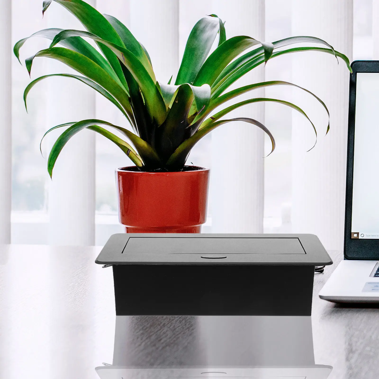 Us Standard Multiple Outlet Extension Socket Three Outlets Dual USB Ports Practical Desktop Table Charging Socket for Office