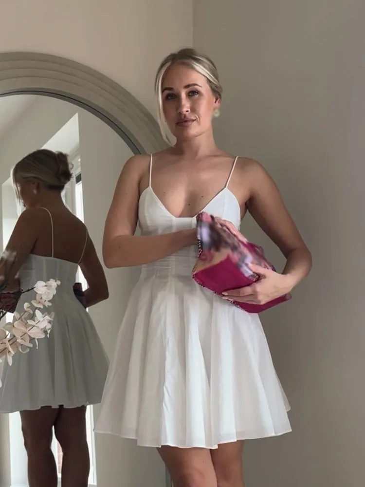 เดรสแฟชั่นฤดูร้อนสำหรับผู้หญิง คอวี สายเดี่ยว ผ้าป๊อปลินสีพื้น เดรสสั้นทรงวินเทจ จีบรูดข้าง ซิปด้านข้าง รุ่นปี 2025