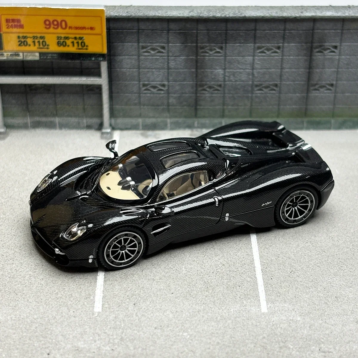 

Instock LCD 1/64 Utopia Utopia Alloy Small Scale Car Mold