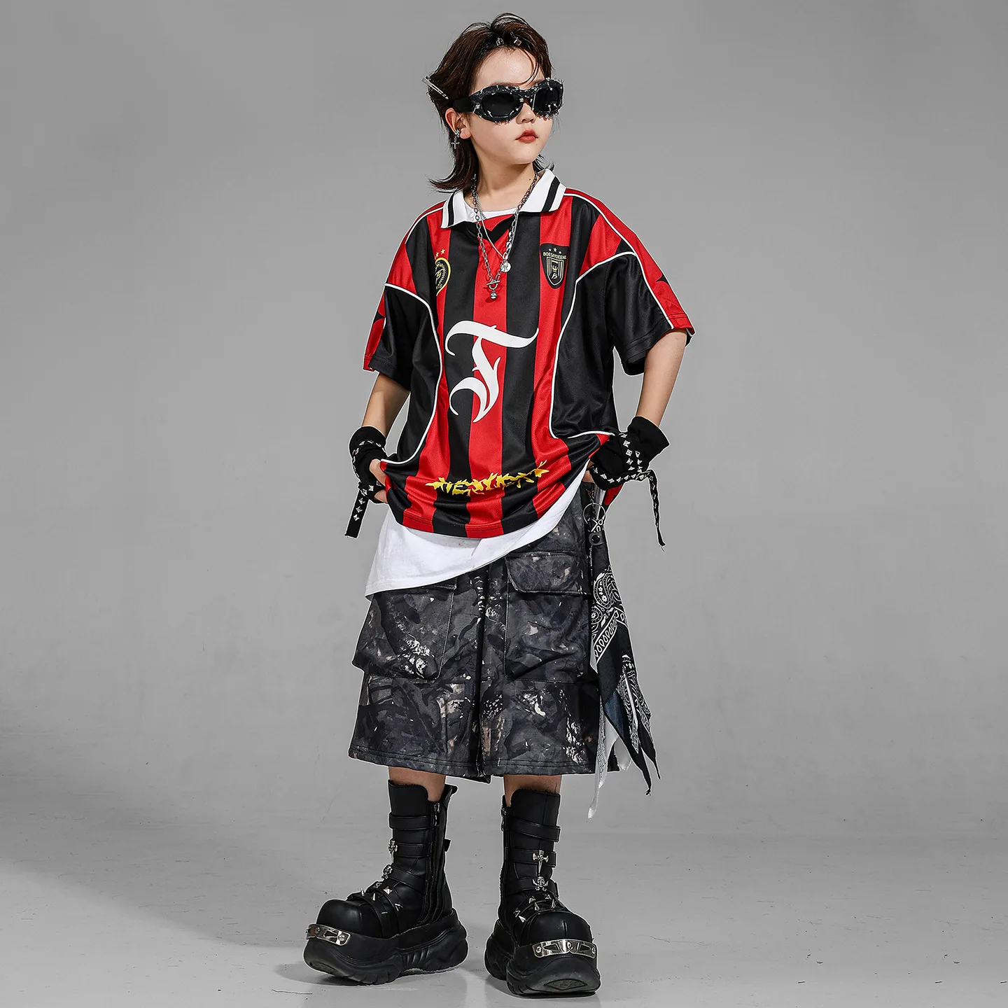 Ropa de Hip Hop Kpop para chico, camiseta de Jersey a rayas rojas y negras, pantalones cortos Cargo estampados, pantalones medios para niña y niño, trajes de baile, ropa