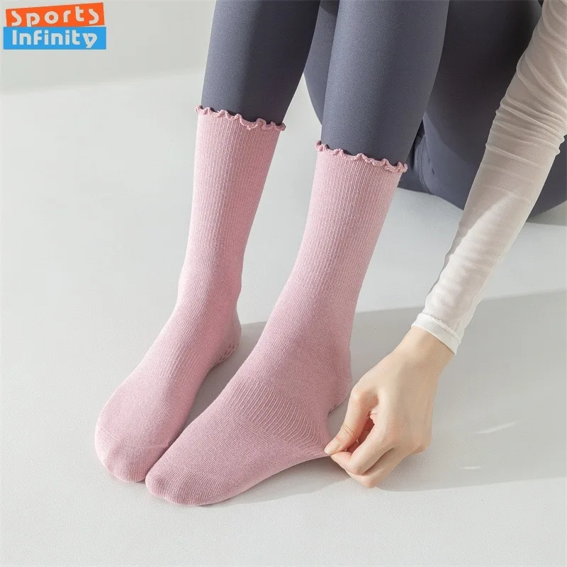 Kaos kaki yoga wanita anti selip untuk musim semi dan panas, model mid tube dengan pinggiran gulung, untuk tari, kebugaran, olahraga, anti bau, katun, Pilates