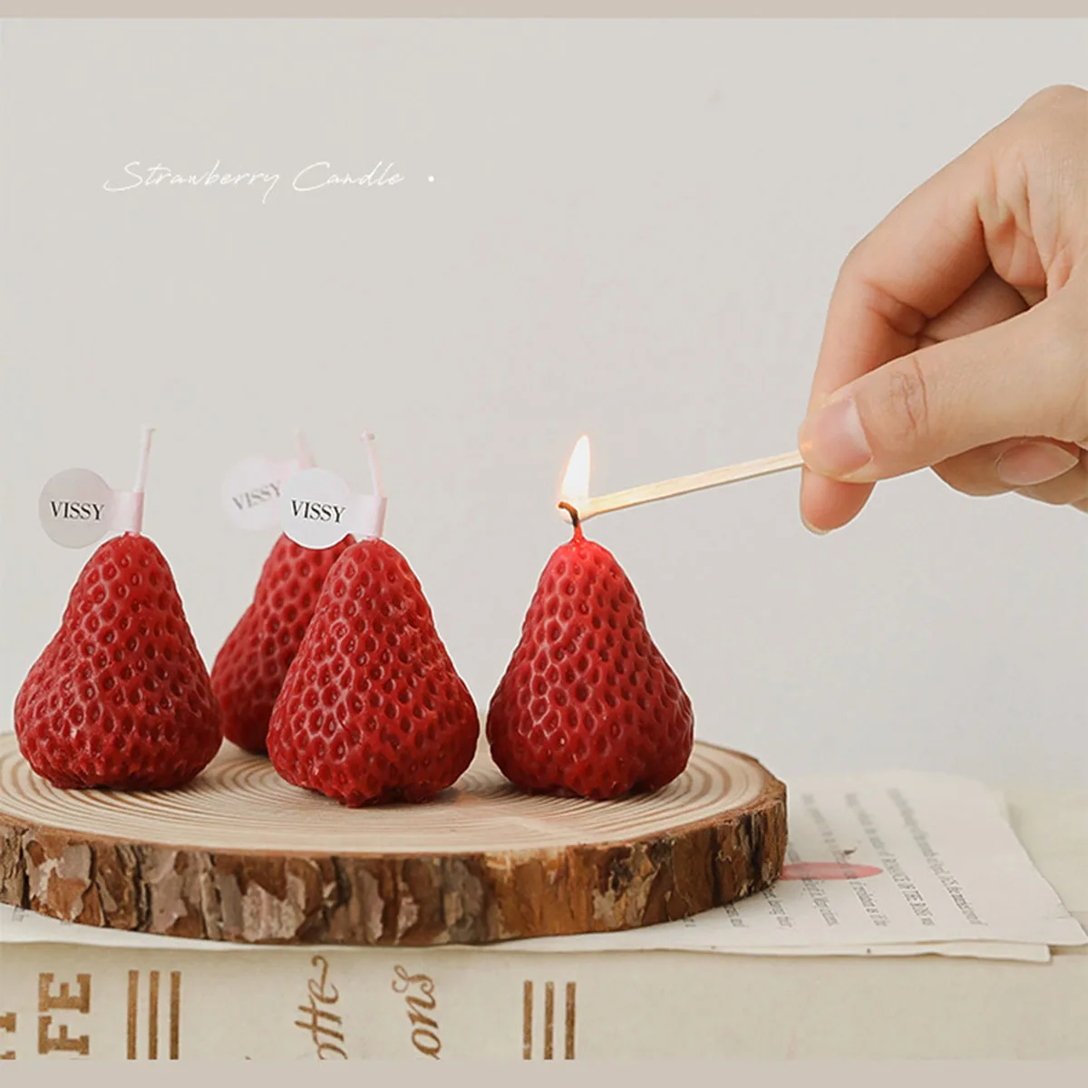 New Creative Strawberry Aromatherapy Candle with Hand Gift Fragrance Decoration Handmade Candle candle