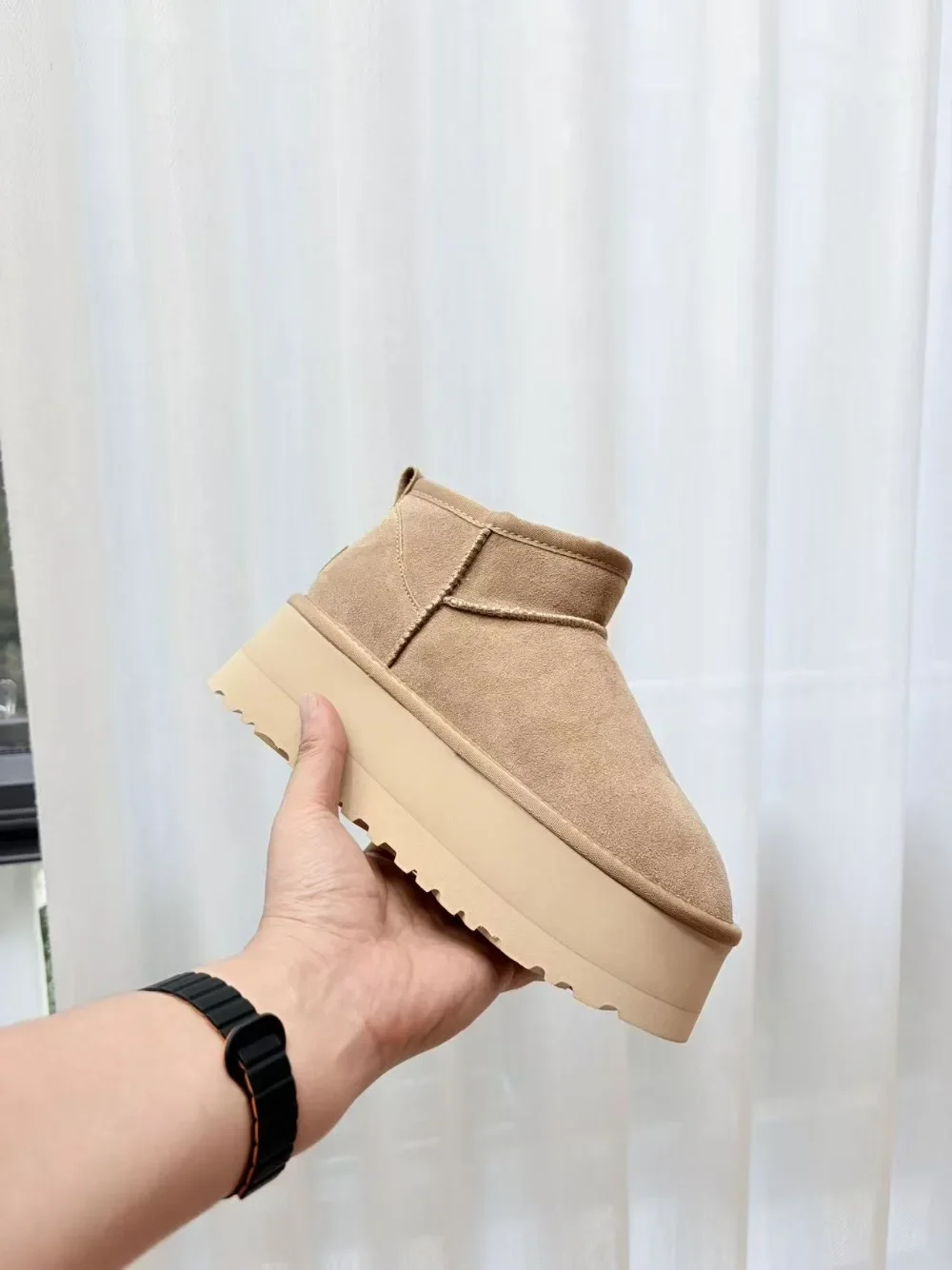 Damen-Schuhe aus verdickter, warmer Baumwolle, neue, rutschfeste, kurze Stiefel mit dicker Sohle und erhöhter Absatzhöhe, vielseitige, bequeme Schneestiefel. – Detail 4