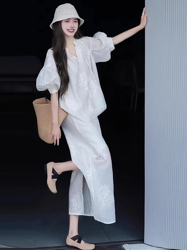 

Модный элегантный женский летний комплект 2026 года: белый топ с коротким рукавом и юбка (двойка)