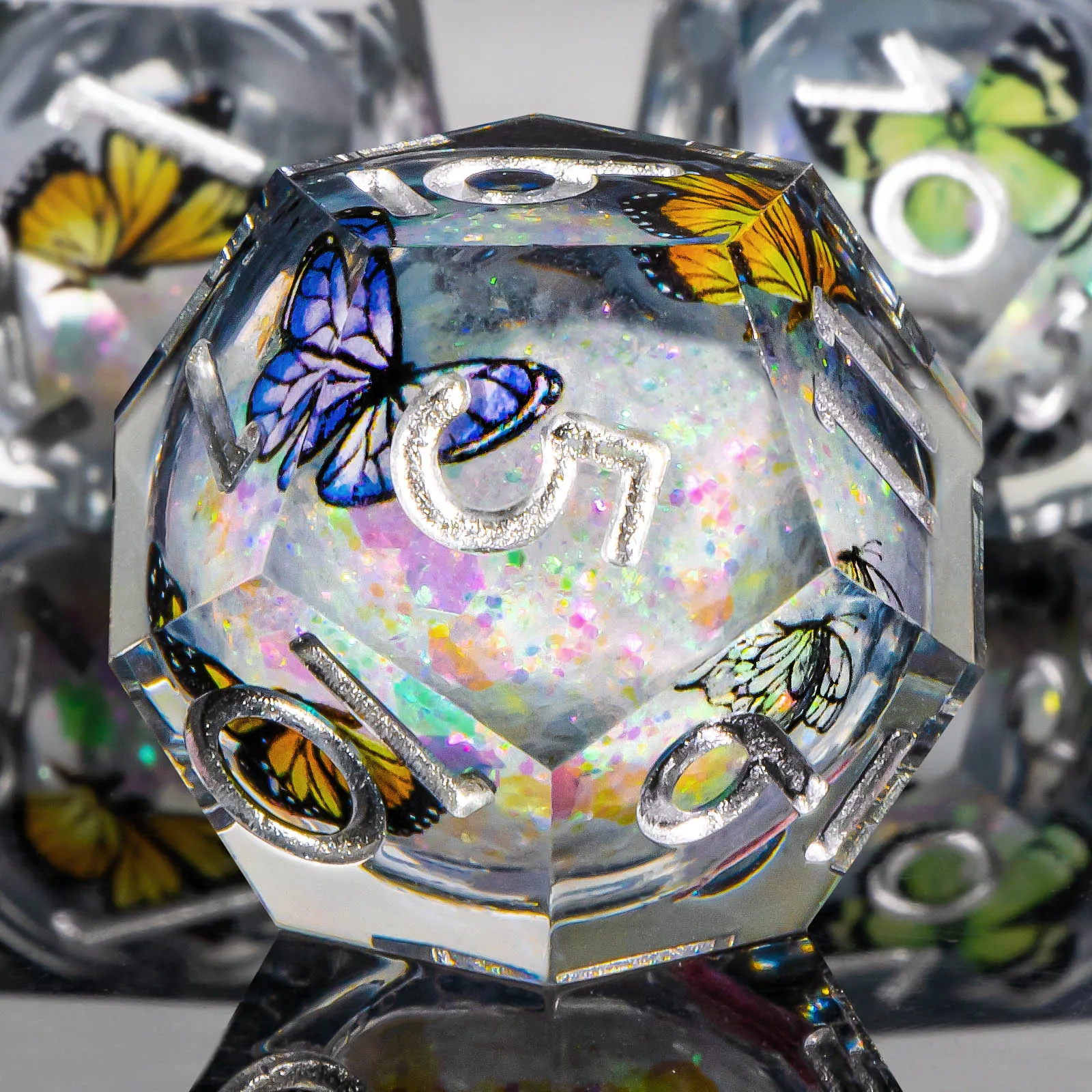 مجموعة نرد D&D الأساسية السائلة DND، نرد الزنزانة والتنين ذات الحافة الحادة، لعب الأدوار RPG D and D D D20 D12 D10 D8 D6 D4