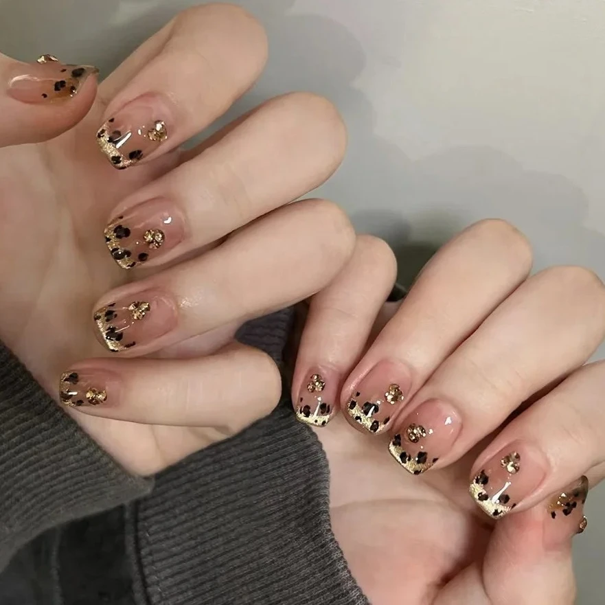 

Леопардовый Шампанское Горный Хрусталь Блестящая Пудра Сердце Звезда Кошачий Глаз Лук Короткие Квадратные Накладные Ногти Искусство Миндаль Пресс на Ногти