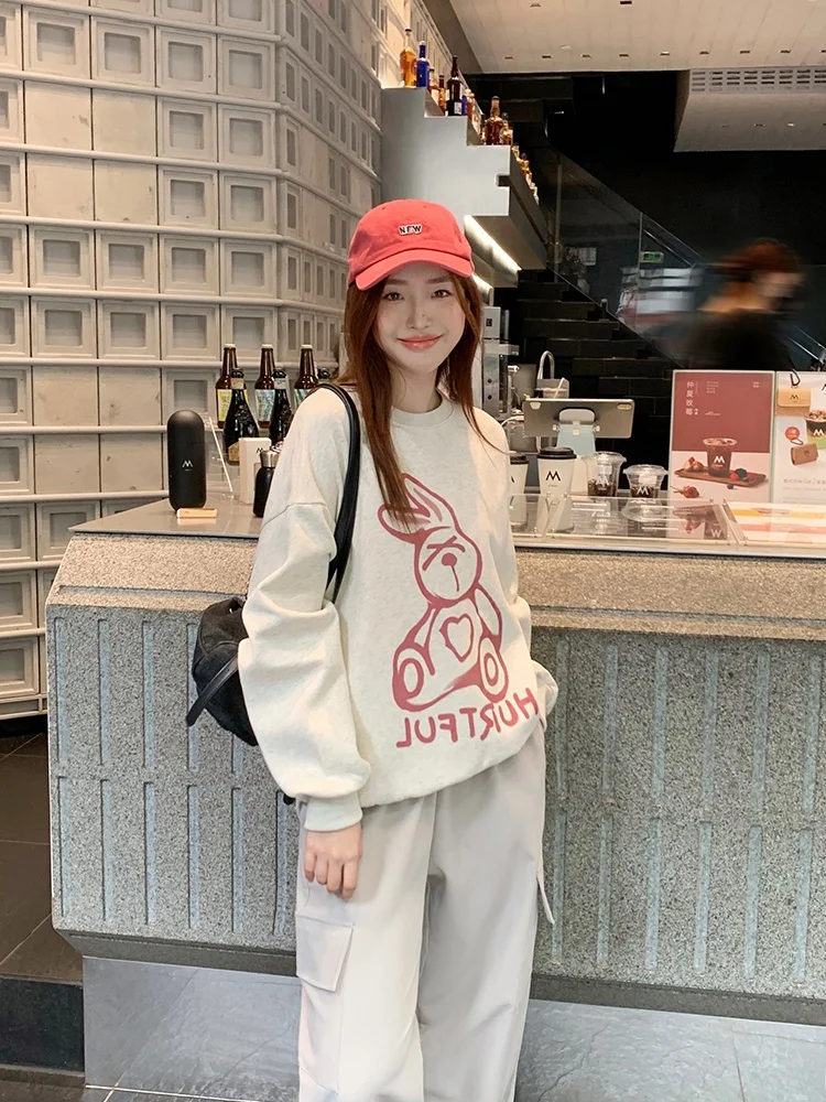 

Свитшот свободного кроя с круглым вырезом и принтом кролика, женский, утягивающий, цвета Yang Bubble Oats, удобный, в корейском стиле, с длинными рукавами