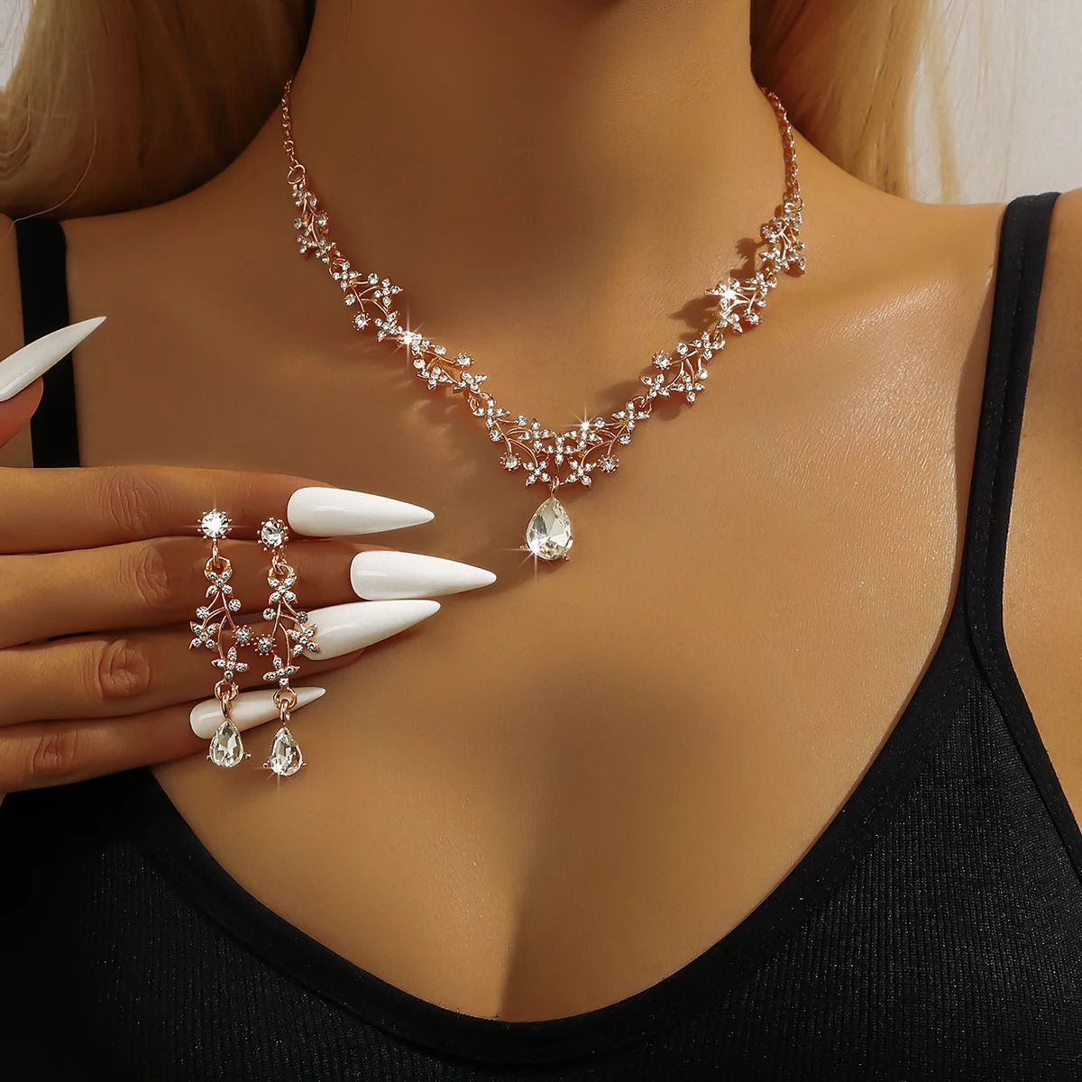 3PC Wedding Season Women\'s Flower Hollow Water Drop Necklace Earrings Jewelry Set Wedding Banquet Party Holiday Gift