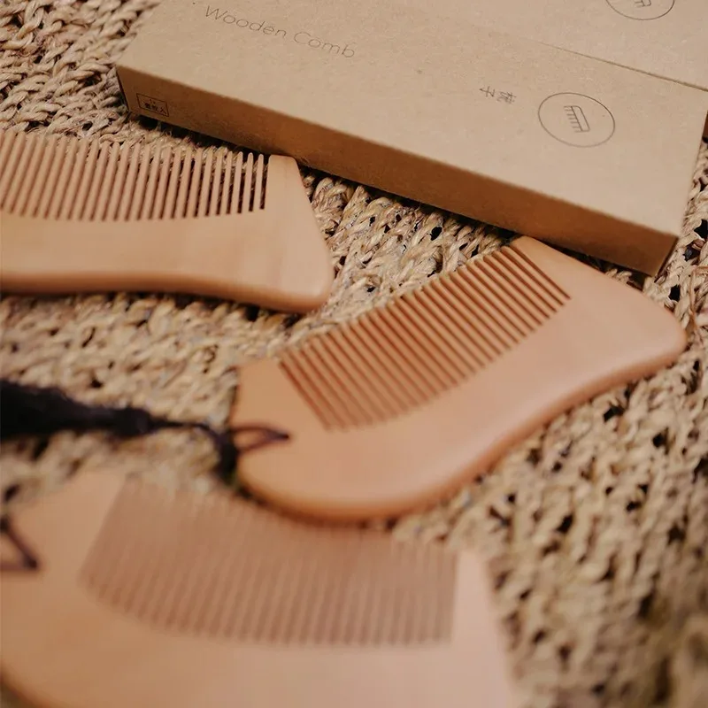 Handheld Small Gift Box, Kraft Paper Card Packaging Box, Mini Wooden Comb for Hotel B&B Guest Room Amenities