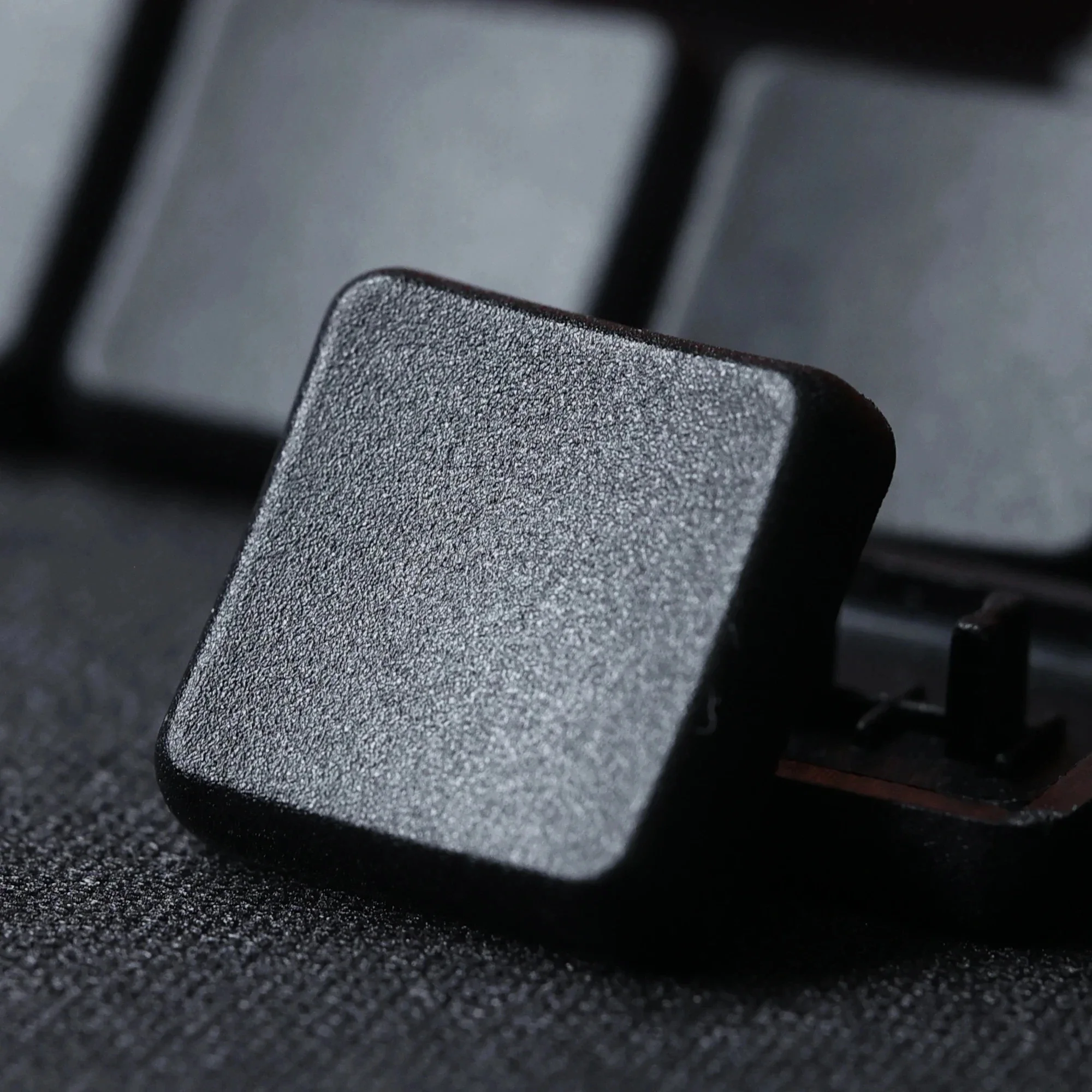 CHOSFOX Keycap PBT Profil Rendah Kailh Chocolate Switch untuk Keyboard Mekanis 50 Buah Keycap Transparan Hitam Putih Ultra Tipis