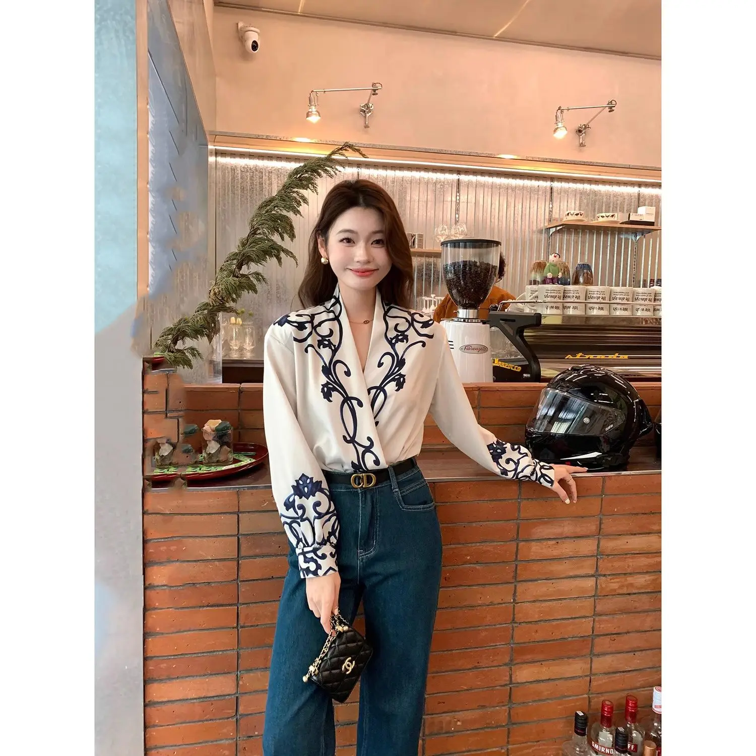 

Осенний темпераментный топ с v-образным вырезом и принтом, женская элегантная универсальная блузка с нестандартным отложным воротником и длинными рукавами, трендовые рубашки