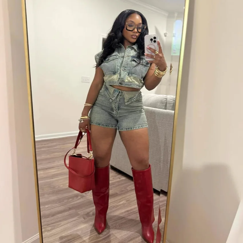 

Streetwear Sexy Slim Cowboy Short Two Piece Set Women Fashion Denim Single Breasted Sleeveless Cropped Top Shorts 2 Piece Sets