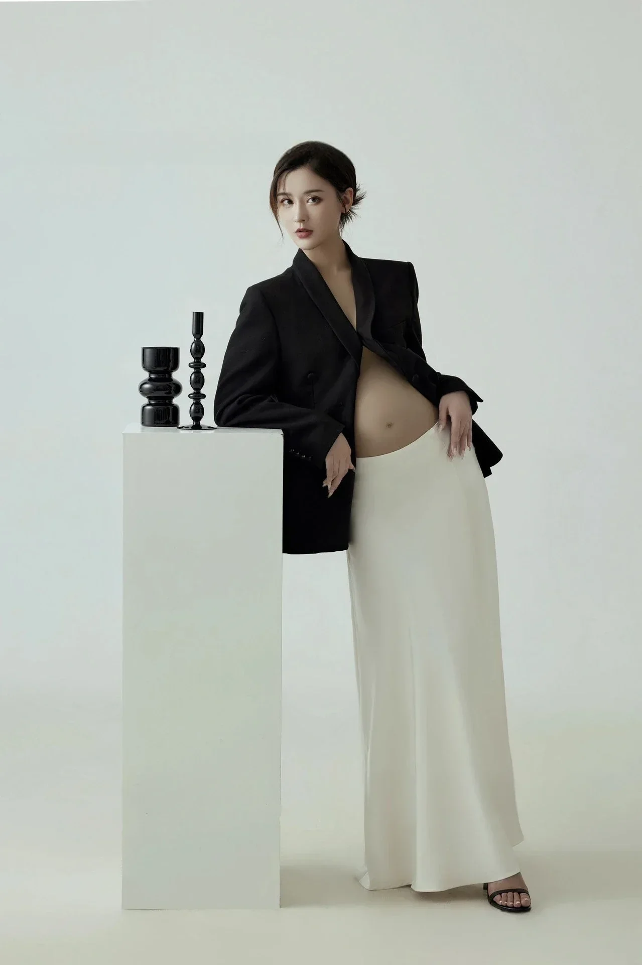 

Women Photography Props Maternity Set Black Elegant Blazer wtih White Skirt 2pcs Pregnancy Dress Studio Photoshoot Clothes