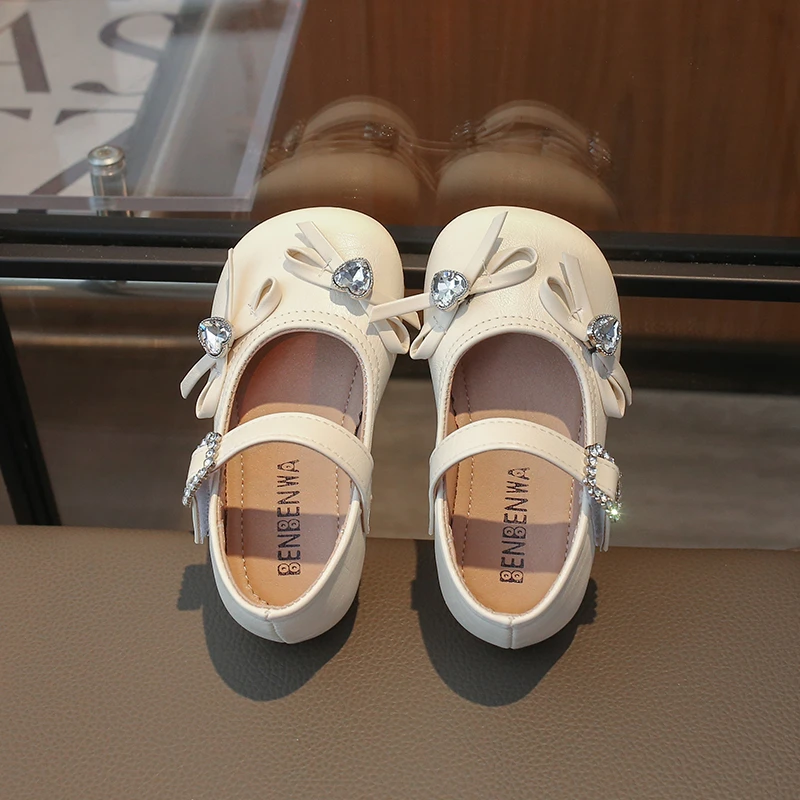 

2026 Children's Spring and Autumn New Crystal Butterfly Princess Soft Bottom Water Diamond Fashion Flat Shoes Le Fu Shoes