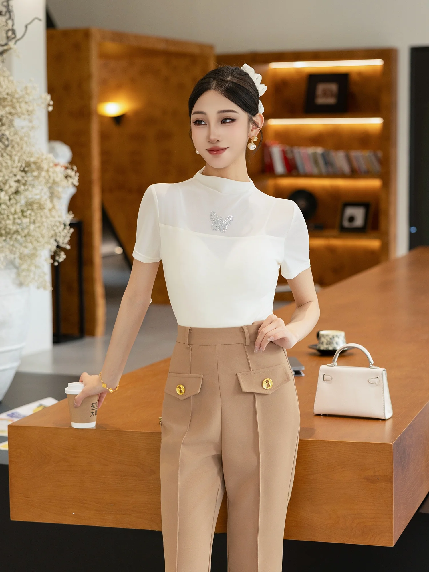 

Оригинальная летняя женская футболка MD с коротким рукавом, украшенная стразами и сетчатыми вставками, модная, универсальная, стройнящая фигуру