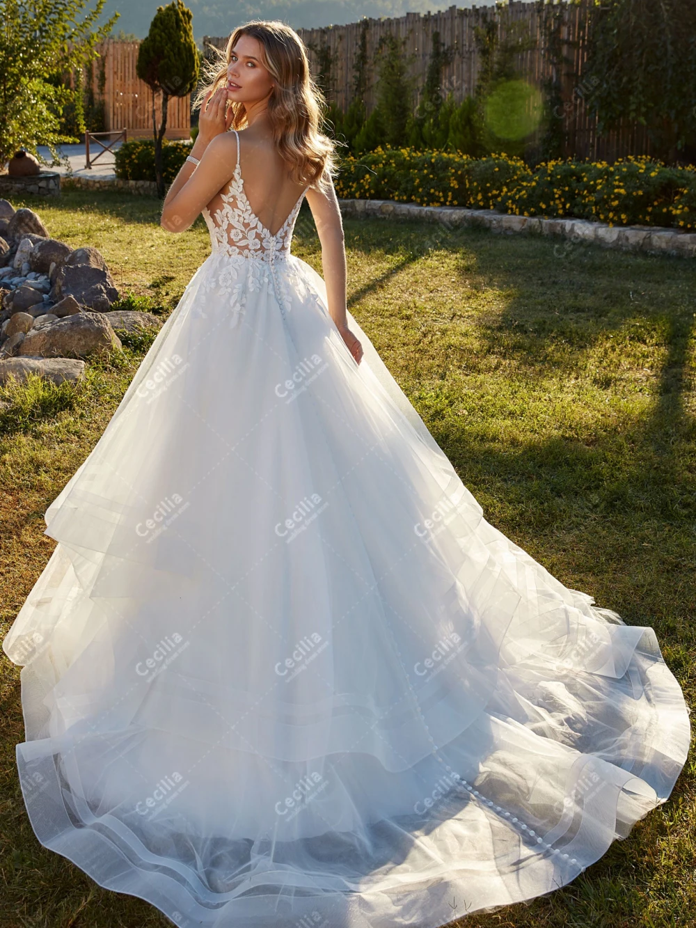 Glamorous Wedding Dresses A-Line Tulle Tiered Bridal Gowns Lace Appliques Sexy Spaghetti Straps Backless Vestidos De Novia 2024