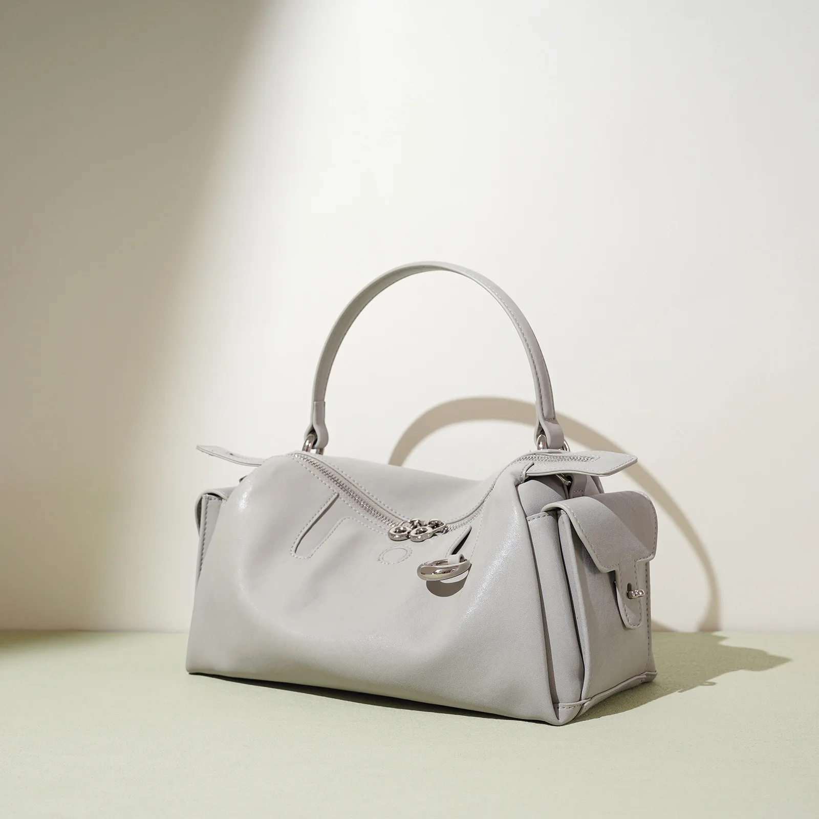 Stable Base Diaper Bag Firm Bottom Maintain Shape No Collapse Empty Full Neat Nice Appearance