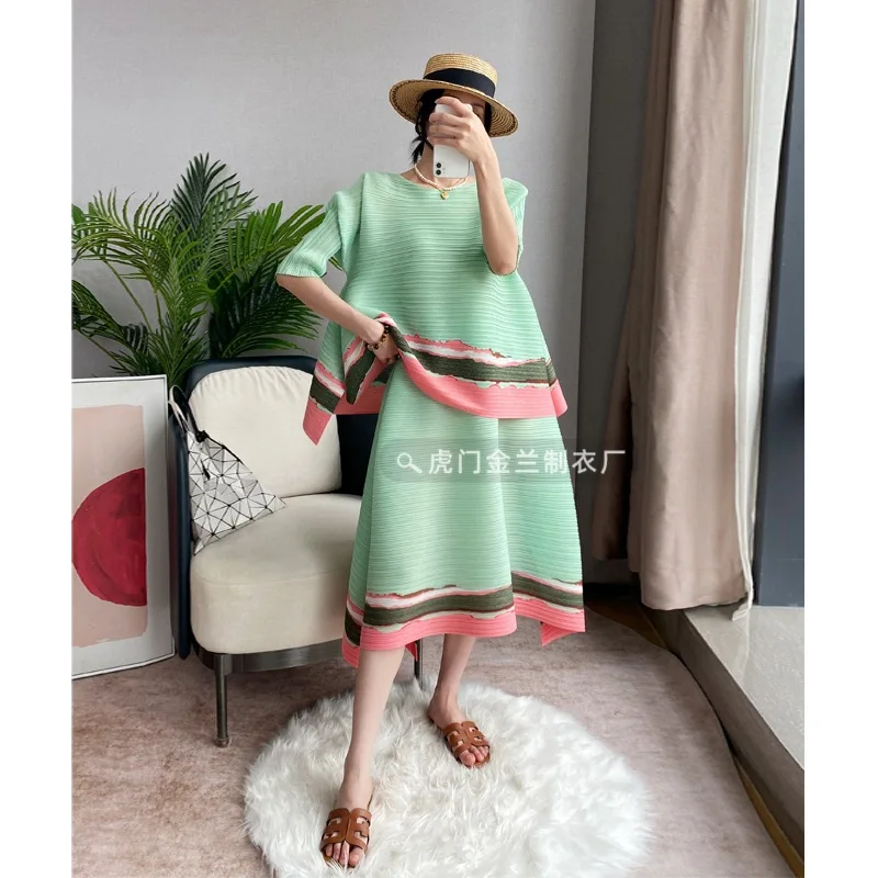 Model Miyake Pleated Counter Fashion Warna Tabrak Kotak-kotak Elegan Atasan Musim Semi + Rok Lipit Set Dua Potong Musim Panas Baru 2025