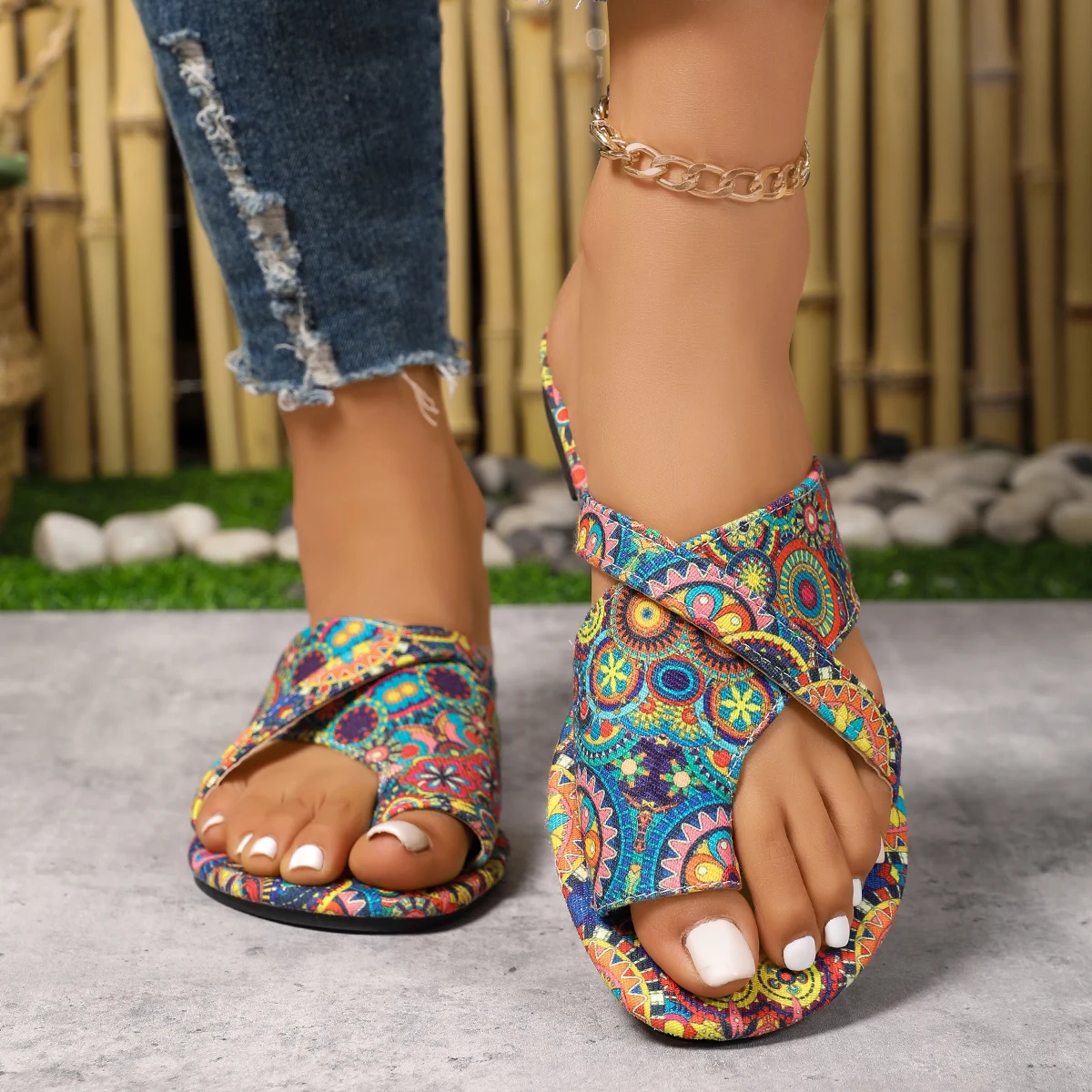 

Летние сексуальные удобные нескользящие пляжные тапочки с круглой головкой, новые модные легкие/элегантные женские тапочки на плоской подошве с неглубоким носком