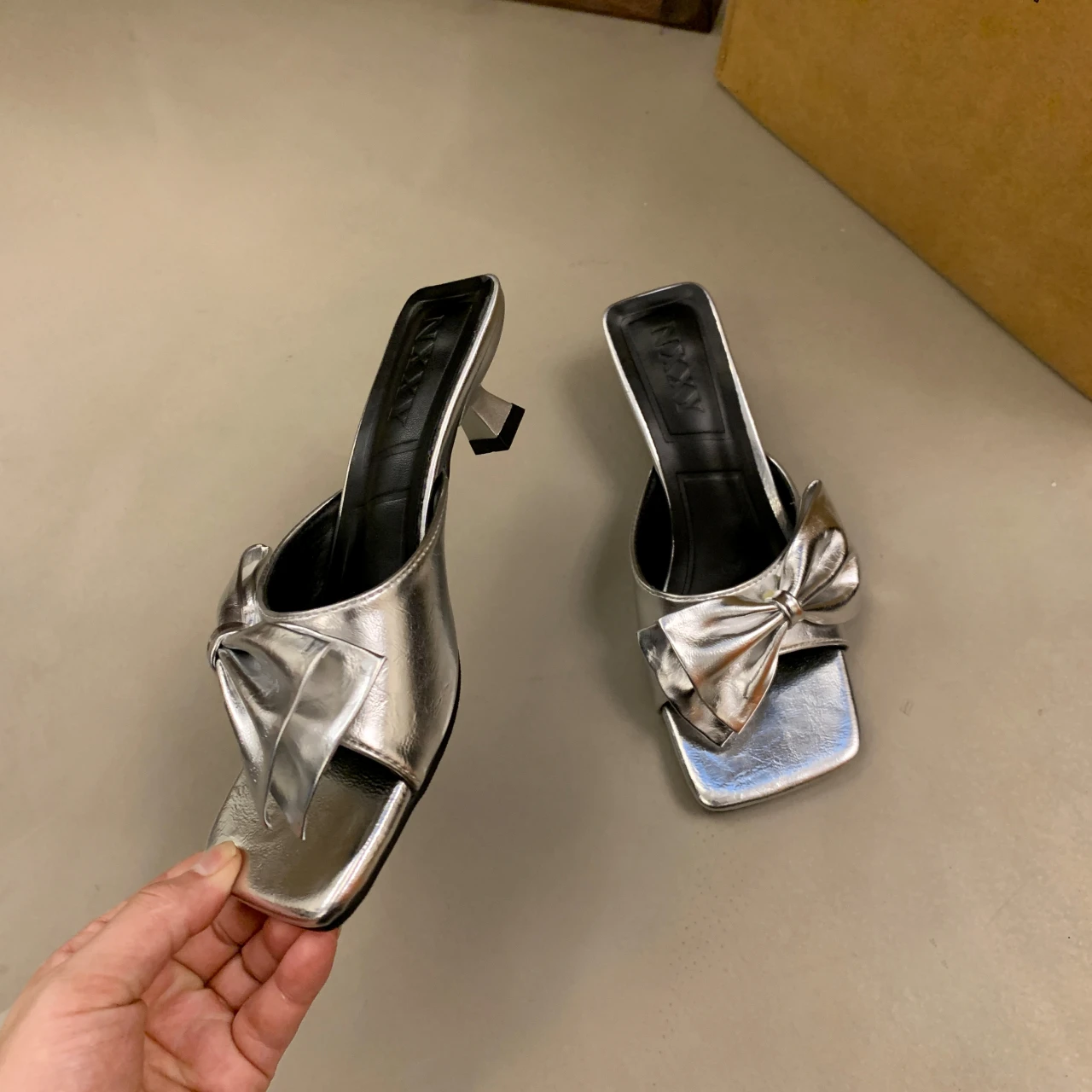 Bow knot Heels Slippers Women Summer Vintage Elegant Low Heel Slip On Sandals For Women 2024 Fashion Silver Black Dress Shoes