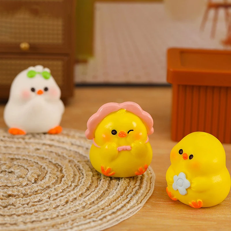 1Pc Dollhouse Cartoon Little Fat Chicken Mini Decoration Animal Figurine Micro Landscape Dollhouse Miniature Toy Car Ornament