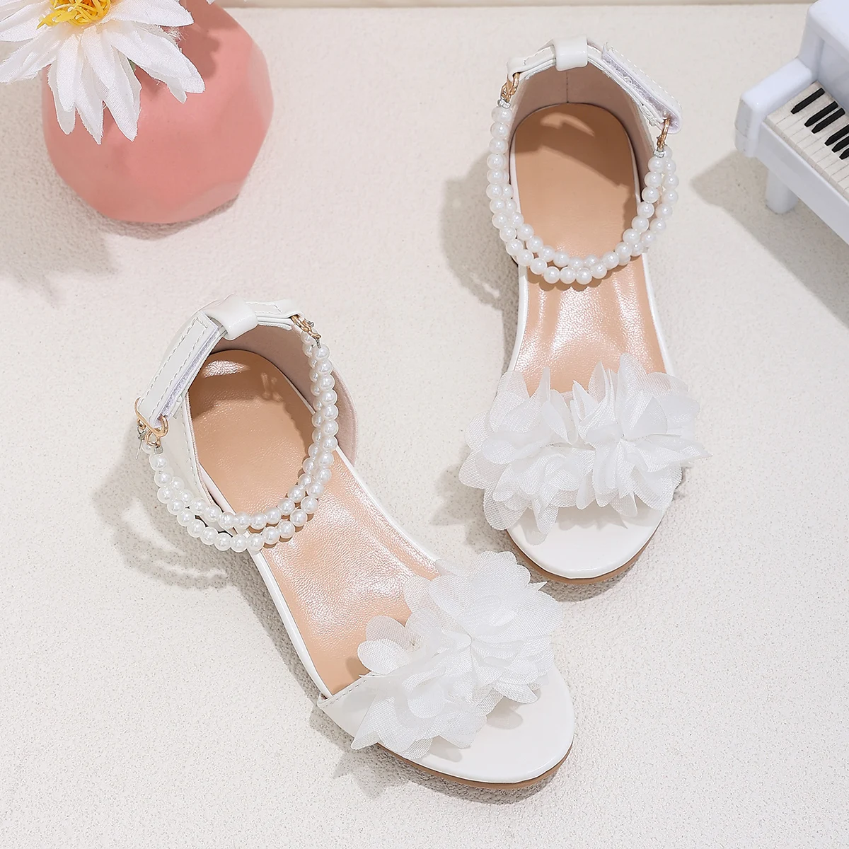 Bequeme offene Sandalen, Perlenriemen, Netzstoff mit Schmetterlingsblumen, Partyschuhe mit niedrigem Absatz, perfekt für kleine Prinzessinnen – Detail 4